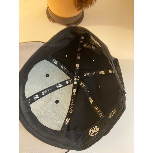 DC Comics Lighting Bolt Black Cap Hat 9 Fifty - Picture 2 of 4